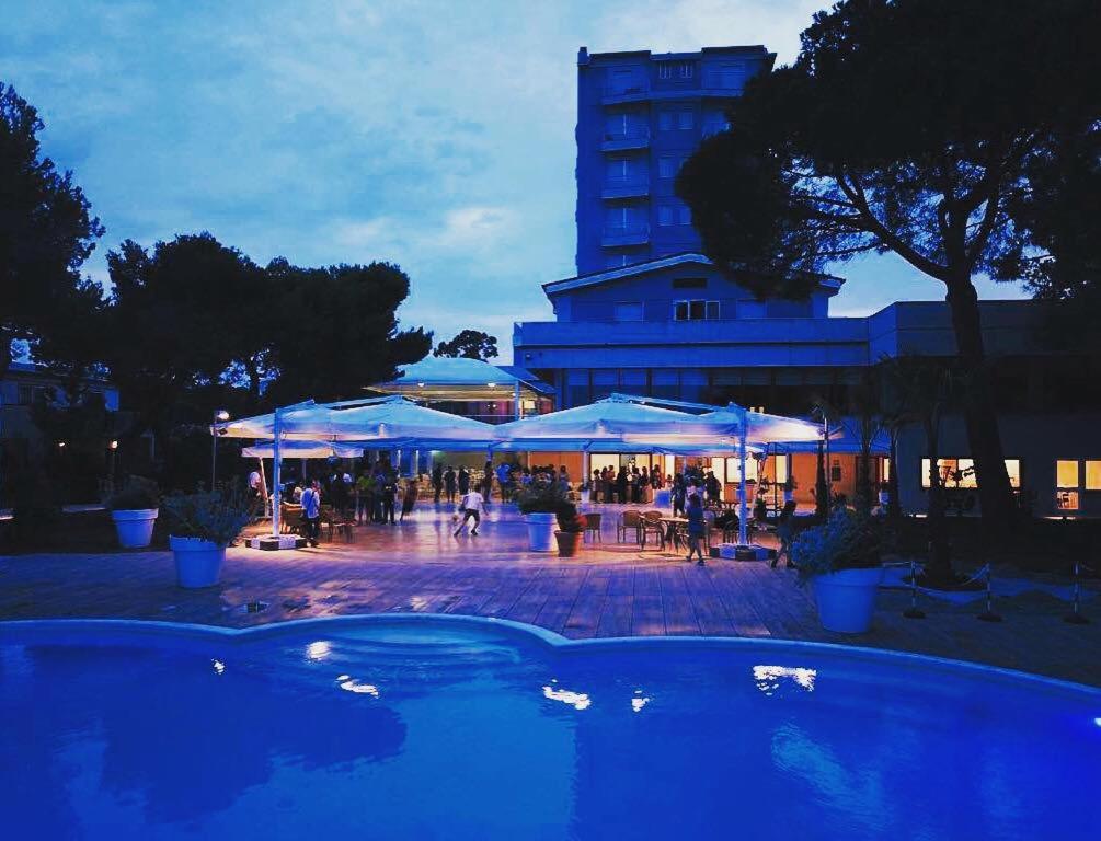 Hotel Perrozzi Vasto Exterior photo